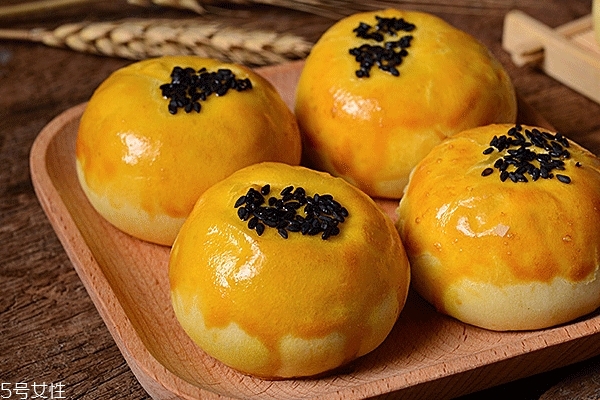 蛋黃月餅會上火嗎 適量吃就好 蛋黃月餅會上火嗎 適量吃就好