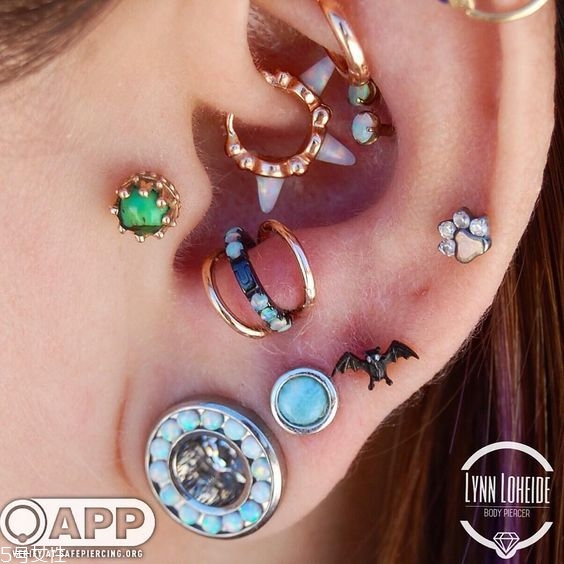 耳環(huán)怎么搭配好看 現(xiàn)代版一耳三鉗戴法示范給你看 耳環(huán)怎么搭配好看 現(xiàn)代版一耳三鉗戴法示范給你看