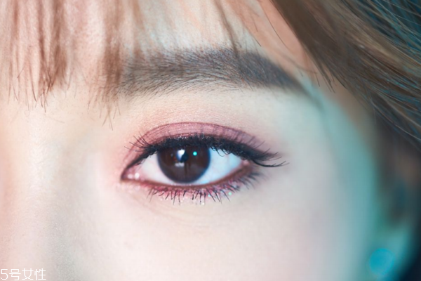 眉毛怎么定妝不脫妝 三招玩水都不怕 眉毛怎么定妝不脫妝 三招玩水都不怕