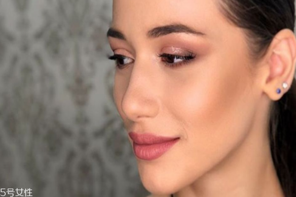 眉毛怎么定妝不脫妝 三招玩水都不怕 眉毛怎么定妝不脫妝 三招玩水都不怕
