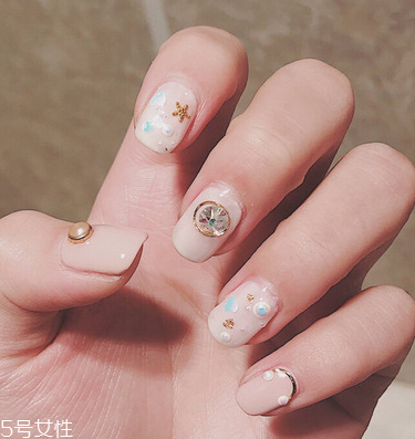 名創(chuàng)優(yōu)品指甲油色號(hào)推薦 5塊錢巨顯白巨溫柔 名創(chuàng)優(yōu)品指甲油色號(hào)推薦 5塊錢巨顯白巨溫柔