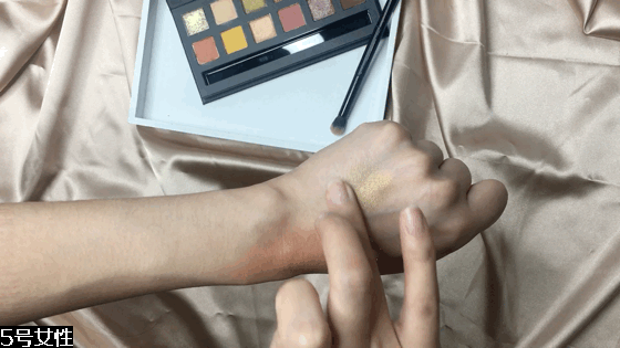 橘朵眼影到底怎么樣 眼影盤(pán)只能打三分 橘朵眼影到底怎么樣 眼影盤(pán)只能打三分