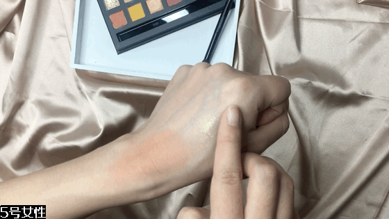 橘朵眼影到底怎么樣 眼影盤(pán)只能打三分 橘朵眼影到底怎么樣 眼影盤(pán)只能打三分