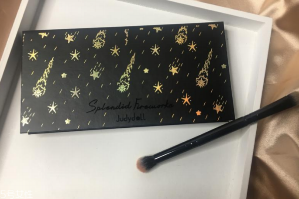 橘朵眼影到底怎么樣 眼影盤(pán)只能打三分 橘朵眼影到底怎么樣 眼影盤(pán)只能打三分