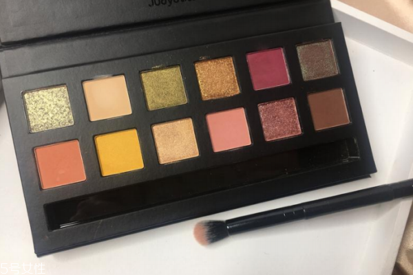 橘朵眼影到底怎么樣 眼影盤(pán)只能打三分 橘朵眼影到底怎么樣 眼影盤(pán)只能打三分