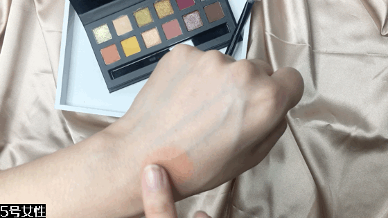 橘朵眼影到底怎么樣 眼影盤(pán)只能打三分 橘朵眼影到底怎么樣 眼影盤(pán)只能打三分