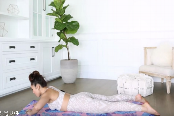 豐胸做什么運(yùn)動比較好 3個動作放大兩個cup 豐胸做什么運(yùn)動比較好 3個動作放大兩個cup