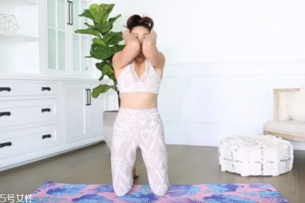 豐胸做什么運(yùn)動比較好 3個動作放大兩個cup 豐胸做什么運(yùn)動比較好 3個動作放大兩個cup