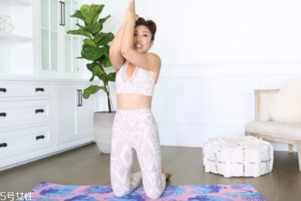 豐胸做什么運(yùn)動比較好 3個動作放大兩個cup 豐胸做什么運(yùn)動比較好 3個動作放大兩個cup