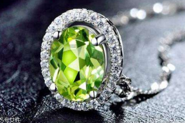 橄欖石的功效與作用 是幸運的象征 橄欖石的功效與作用 是幸運的象征