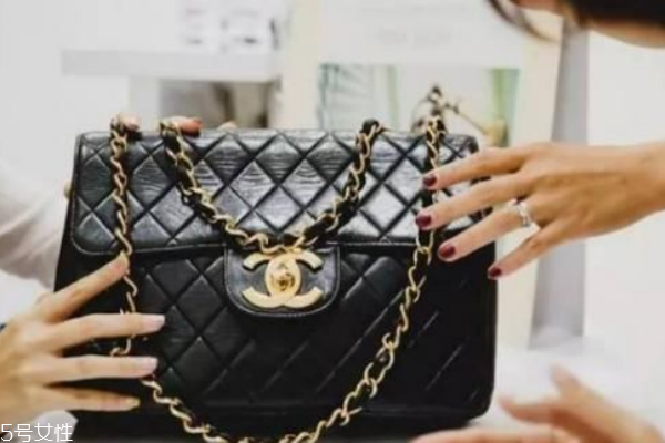 皮包可以水洗嗎 對皮質(zhì)影響很大 皮包可以水洗嗎 對皮質(zhì)影響很大