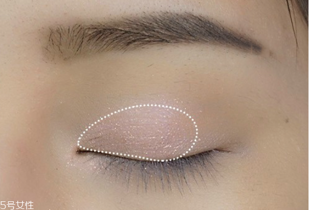 日系妝容的特點分解圖 日系大眼娃娃妝步驟 日系妝容的特點分解圖 日系大眼娃娃妝步驟