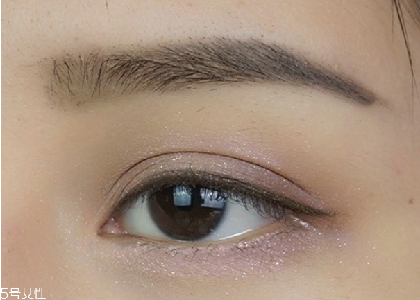 日系妝容的特點分解圖 日系大眼娃娃妝步驟 日系妝容的特點分解圖 日系大眼娃娃妝步驟