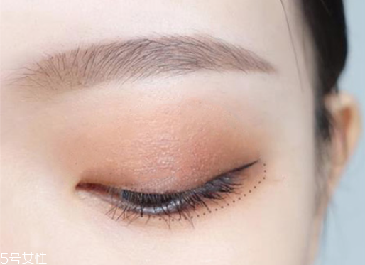 日系妝容的特點分解圖 日系大眼娃娃妝步驟 日系妝容的特點分解圖 日系大眼娃娃妝步驟