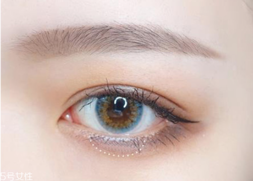 日系妝容的特點分解圖 日系大眼娃娃妝步驟 日系妝容的特點分解圖 日系大眼娃娃妝步驟