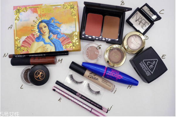 歐美妝容的步驟圖解 藍(lán)色煙熏妝讓你驚艷全場(chǎng) 歐美妝容的步驟圖解 藍(lán)色煙熏妝讓你驚艷全場(chǎng)