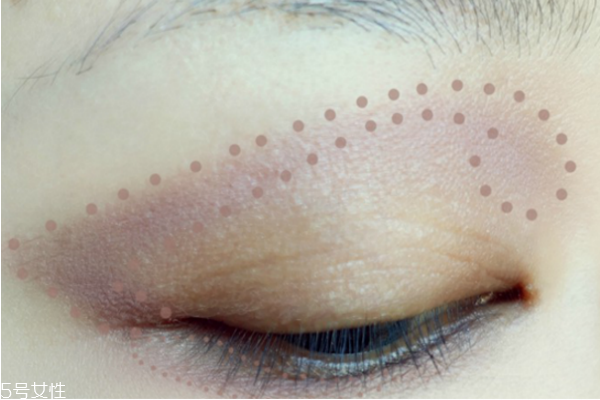 歐美妝容的步驟圖解 藍(lán)色煙熏妝讓你驚艷全場(chǎng) 歐美妝容的步驟圖解 藍(lán)色煙熏妝讓你驚艷全場(chǎng)