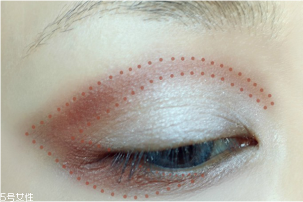 歐美妝容的步驟圖解 藍(lán)色煙熏妝讓你驚艷全場(chǎng) 歐美妝容的步驟圖解 藍(lán)色煙熏妝讓你驚艷全場(chǎng)