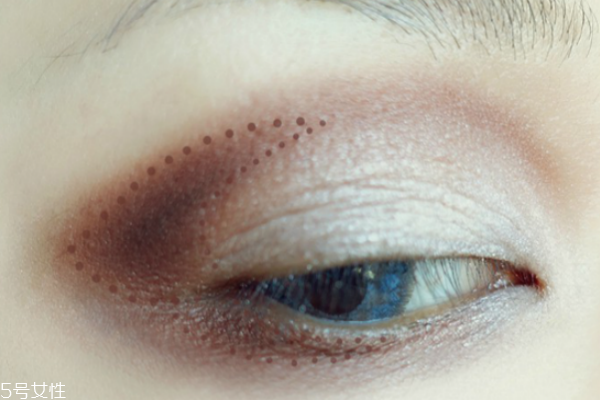 歐美妝容的步驟圖解 藍(lán)色煙熏妝讓你驚艷全場(chǎng) 歐美妝容的步驟圖解 藍(lán)色煙熏妝讓你驚艷全場(chǎng)