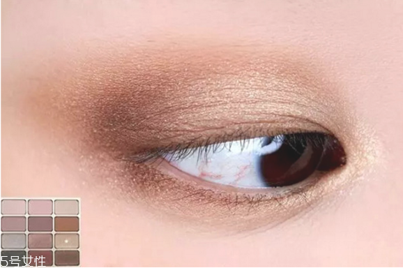 歐美妝容的步驟圖解 藍(lán)色煙熏妝讓你驚艷全場 歐美妝容的步驟圖解 藍(lán)色煙熏妝讓你驚艷全場