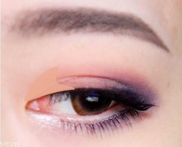 小煙熏妝的畫法步驟圖解 紫色小煙熏眼妝教程 小煙熏妝的畫法步驟圖解 紫色小煙熏眼妝教程