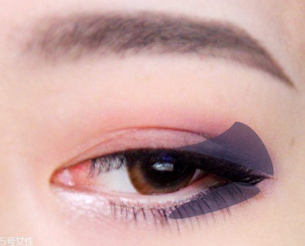 小煙熏妝的畫法步驟圖解 紫色小煙熏眼妝教程 小煙熏妝的畫法步驟圖解 紫色小煙熏眼妝教程