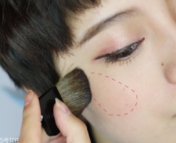 小煙熏妝的畫法步驟圖解 紫色小煙熏眼妝教程 小煙熏妝的畫法步驟圖解 紫色小煙熏眼妝教程