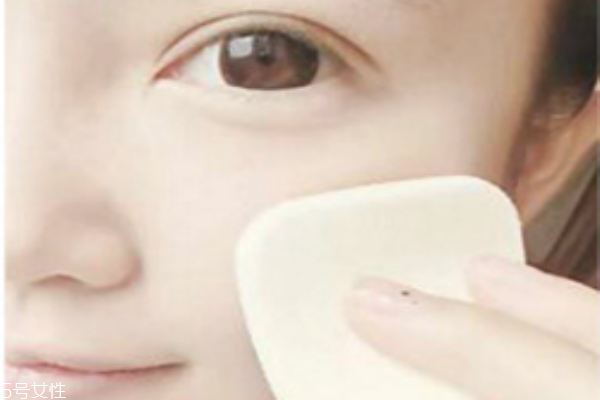 元旦約會(huì)妝容步驟畫法 優(yōu)雅又有女人味 元旦約會(huì)妝容步驟畫法 優(yōu)雅又有女人味