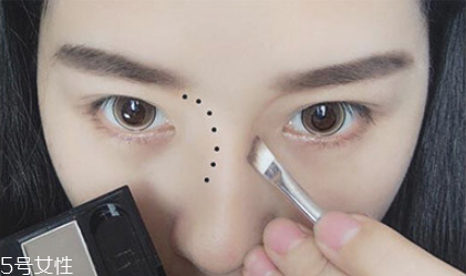 元旦約會(huì)妝容步驟畫法 優(yōu)雅又有女人味 元旦約會(huì)妝容步驟畫法 優(yōu)雅又有女人味