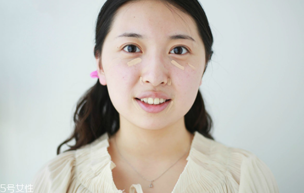 元旦約會(huì)妝容步驟畫法 優(yōu)雅又有女人味 元旦約會(huì)妝容步驟畫法 優(yōu)雅又有女人味