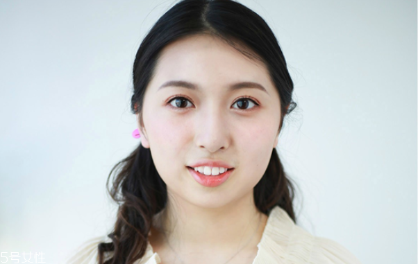 元旦約會(huì)妝容步驟畫法 優(yōu)雅又有女人味 元旦約會(huì)妝容步驟畫法 優(yōu)雅又有女人味