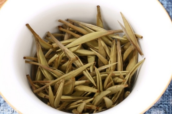 白毫銀針怎么判斷好壞 從這三個方面看 白毫銀針怎么判斷好壞 從這三個方面看