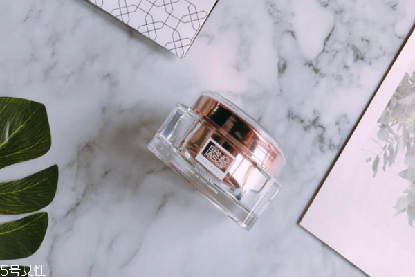 奧倫納素豆腐霜會(huì)致痘嗎 使用月余不致痘 奧倫納素豆腐霜會(huì)致痘嗎 使用月余不致痘