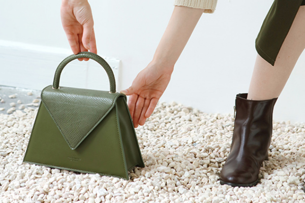 皮包有褶皺怎么辦 輕松修復變形包包 皮包有褶皺怎么辦 輕松修復變形包包