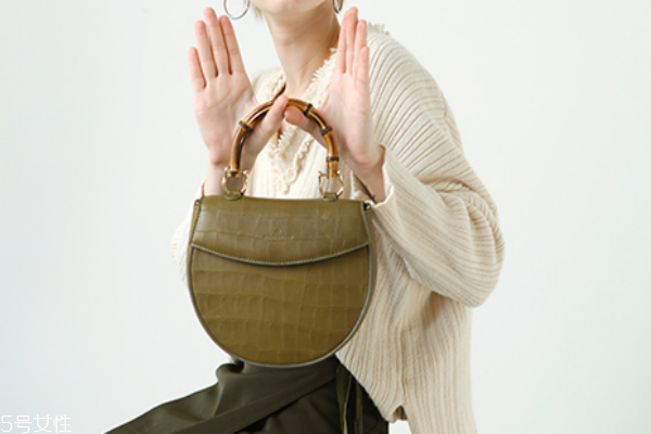 皮包掉皮怎么修復 學會使用鞋粉 皮包掉皮怎么修復 學會使用鞋粉