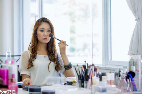 秋冬怎么化妝步驟 不知道的看過來 秋冬怎么化妝步驟 不知道的看過來