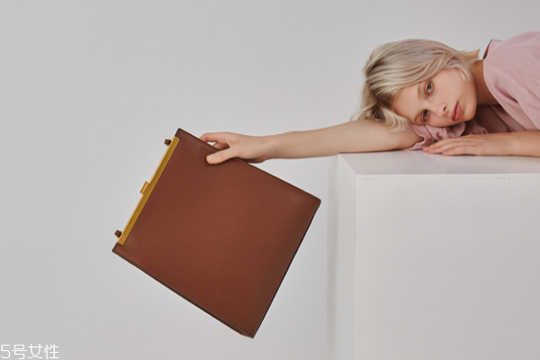 皮包護理用什么油 要注意這些 皮包護理用什么油 要注意這些