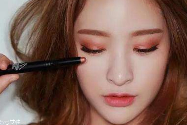 2022流行什么唇色 3種唇色迷倒眾生 2022流行什么唇色 3種唇色迷倒眾生