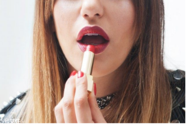 唇紋多怎么辦 打造水嫩嘟嘟唇 唇紋多怎么辦 打造水嫩嘟嘟唇