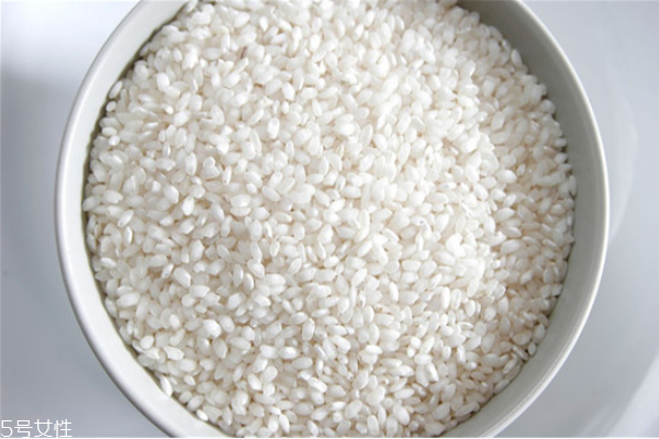 淘米水洗臉后還要用清水洗嗎 淘米水的美容功效 淘米水洗臉后還要用清水洗嗎 淘米水的美容功效