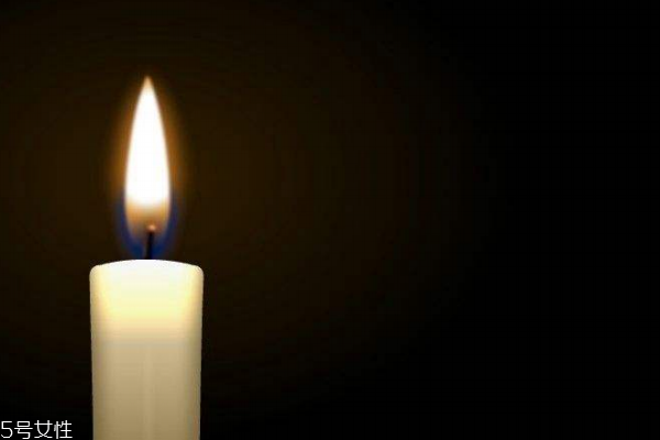 香氛蠟燭第一次燒多久 首燒2小時(shí)能延長(zhǎng)壽命 香氛蠟燭第一次燒多久 首燒2小時(shí)能延長(zhǎng)壽命