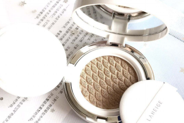 氣墊bb怎么用才遮毛孔 3個超級遮瑕的技巧 氣墊bb怎么用才遮毛孔 3個超級遮瑕的技巧