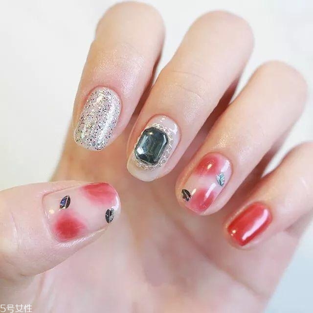 高人氣暈染美甲圖片 這幾款讓你的氣質(zhì)暴增 高人氣暈染美甲圖片 這幾款讓你的氣質(zhì)暴增