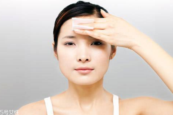 晚上護(hù)膚的正確步驟 千萬(wàn)別再弄錯(cuò)了 晚上護(hù)膚的正確步驟 千萬(wàn)別再弄錯(cuò)了