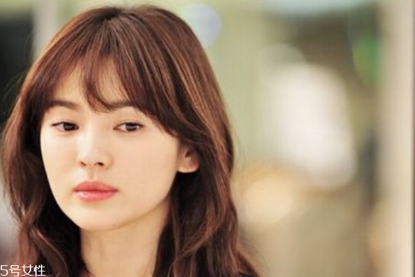 你適合濃妝還是淡妝 選對(duì)妝容才能站穩(wěn)c位 你適合濃妝還是淡妝 選對(duì)妝容才能站穩(wěn)c位