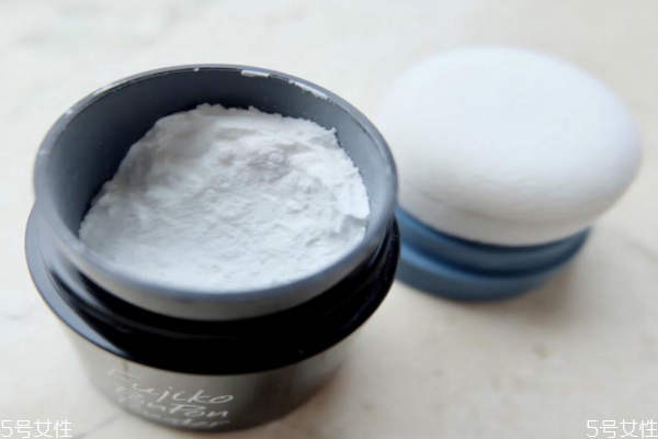 蓬蓬粉好用嗎 一步解決頭油軟塌問(wèn)題 蓬蓬粉好用嗎 一步解決頭油軟塌問(wèn)題