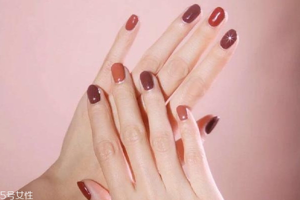 百搭南瓜色美甲圖片 這幾款讓你擁有好氣色 百搭南瓜色美甲圖片 這幾款讓你擁有好氣色