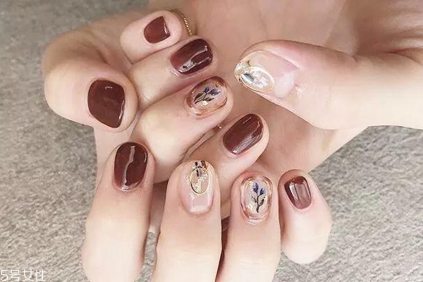 新款琥珀美甲圖片 這幾款讓指尖瞬間高大上 新款琥珀美甲圖片 這幾款讓指尖瞬間高大上