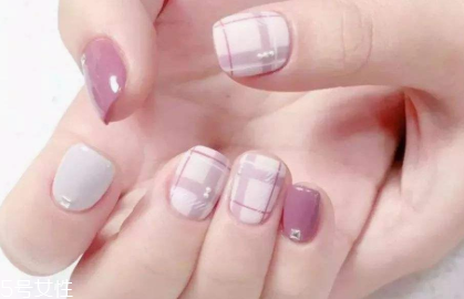 顯手白的裸色美甲圖片 這幾款大方時(shí)髦有氣質(zhì) 顯手白的裸色美甲圖片 這幾款大方時(shí)髦有氣質(zhì)