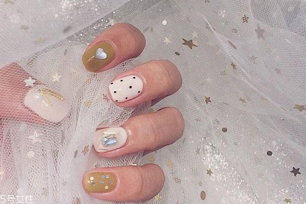 通勤風(fēng)美甲圖片 幫上班族打造專業(yè)素養(yǎng) 通勤風(fēng)美甲圖片 幫上班族打造專業(yè)素養(yǎng)
